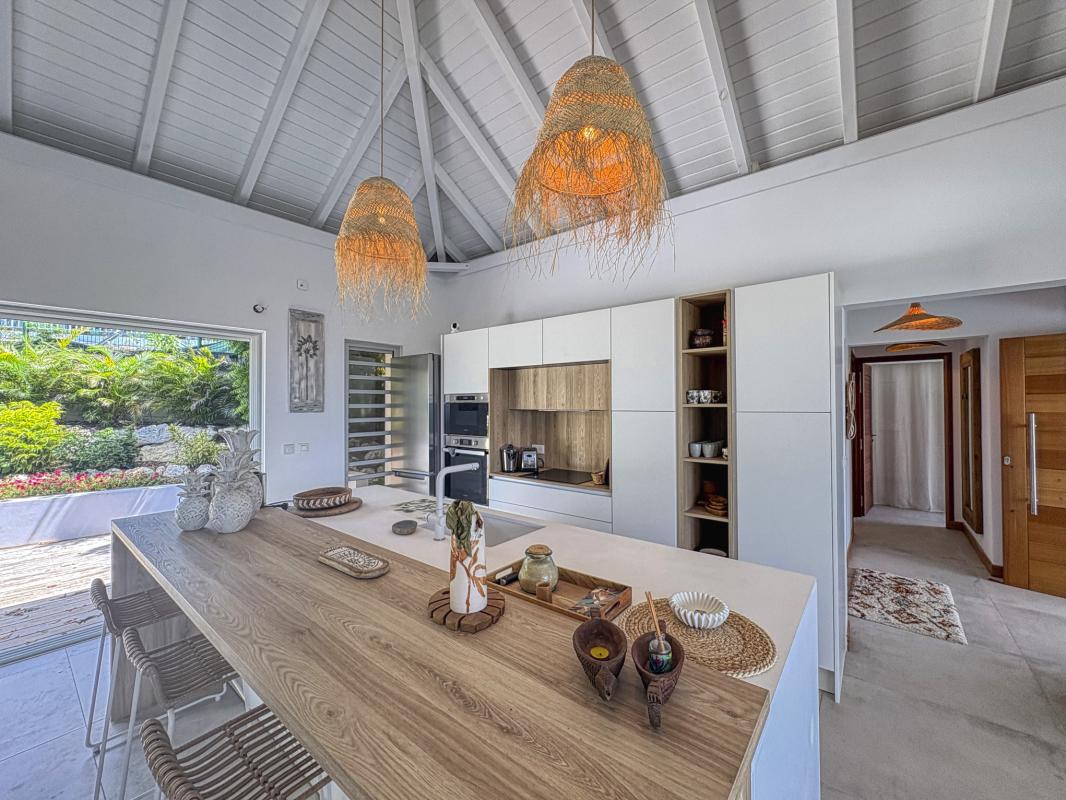 21.Location villa piscine Saint François Guadeloupe_Pièce de vie vue mer
